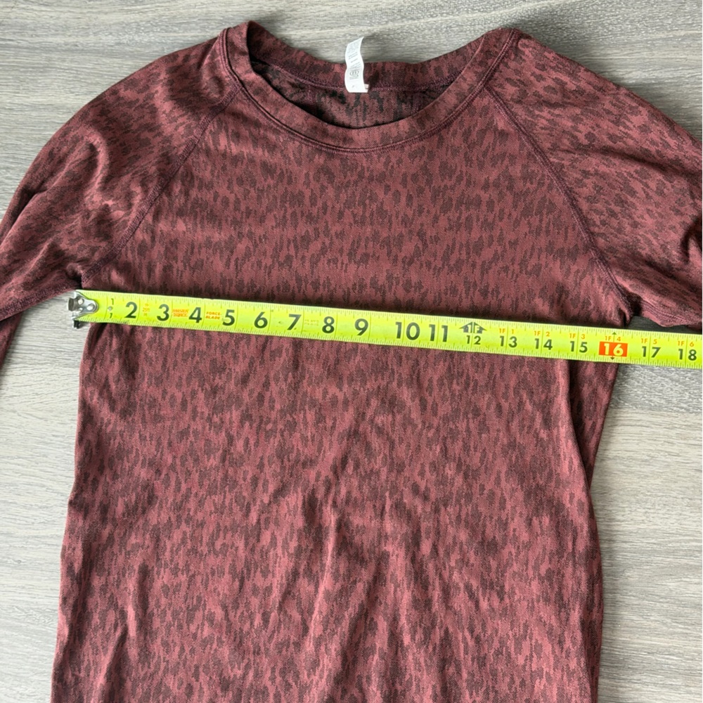 Athleta Momentum Seamless Long Sleeve Top Maroon Leopard Women’s Medium - Picture 9 of 9